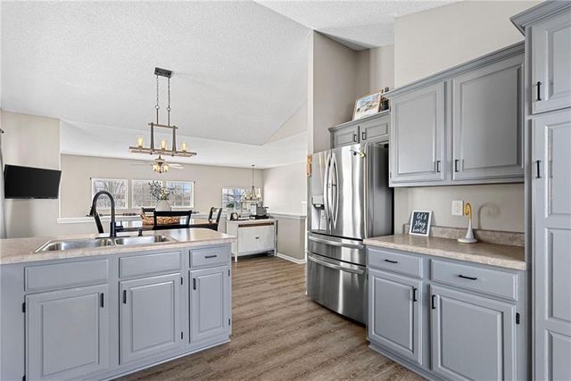 1230 Starbrooke Drive, Louisburg, KS 66053