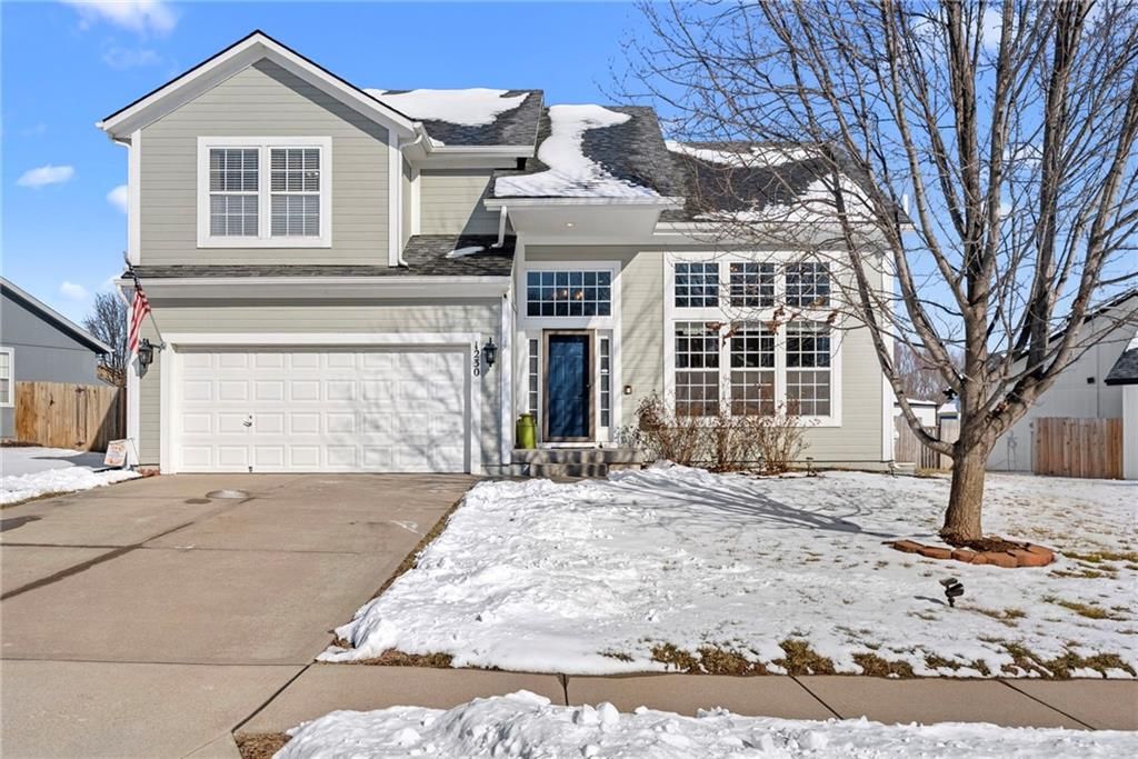 1230 Starbrooke Drive, Louisburg, KS 66053