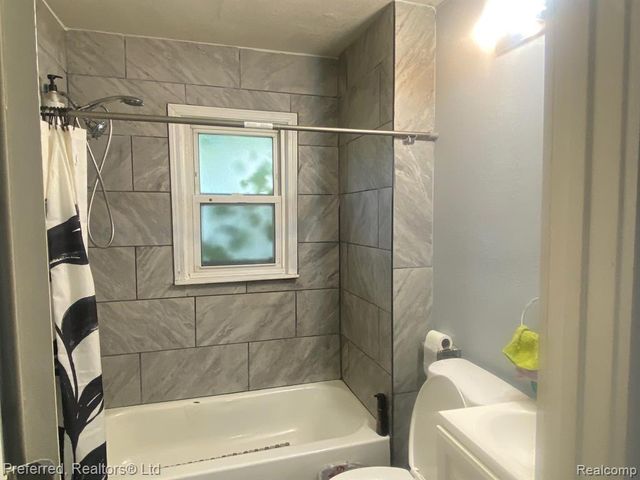 35706 Palmer Road, Westland, MI 48186