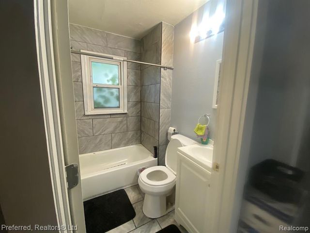 35706 Palmer Road, Westland, MI 48186