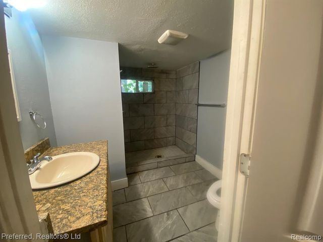 35706 Palmer Road, Westland, MI 48186