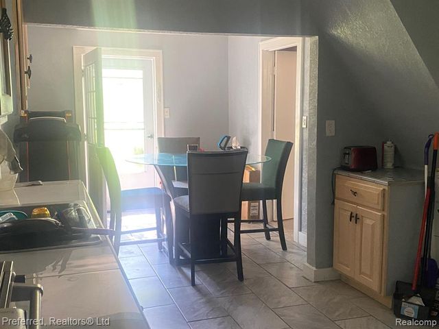 35706 Palmer Road, Westland, MI 48186