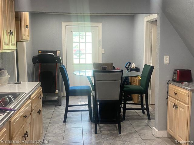 35706 Palmer Road, Westland, MI 48186