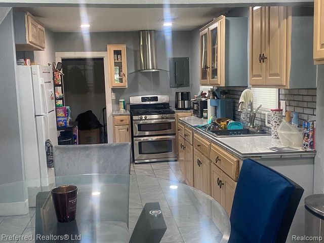 35706 Palmer Road, Westland, MI 48186