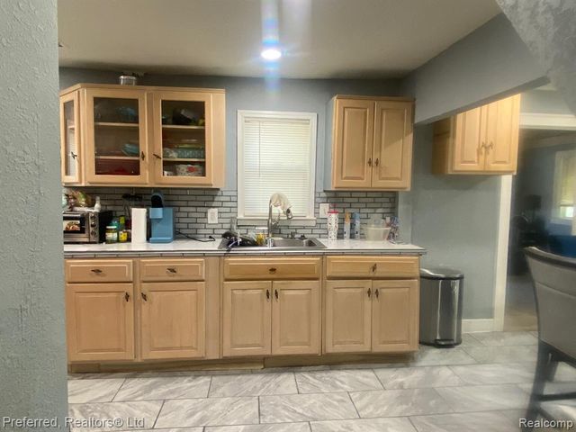 35706 Palmer Road, Westland, MI 48186