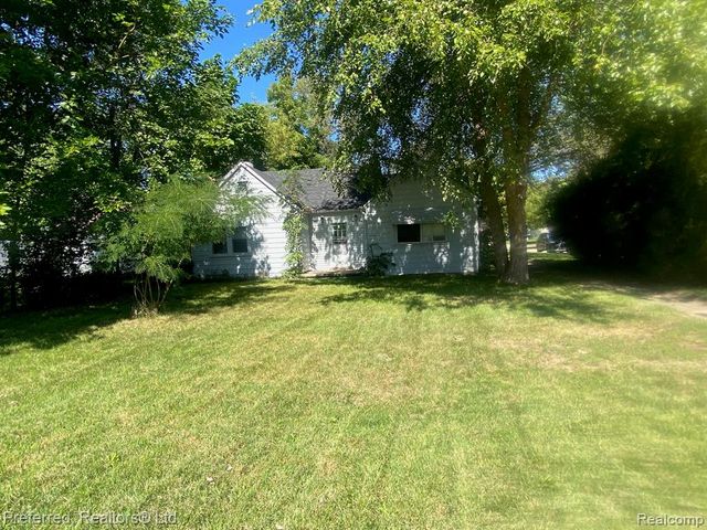 35706 Palmer Road, Westland, MI 48186