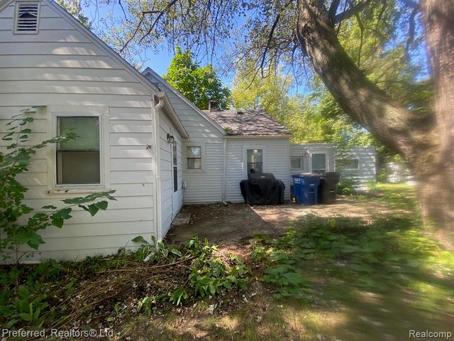 35706 Palmer Road, Westland, MI 48186