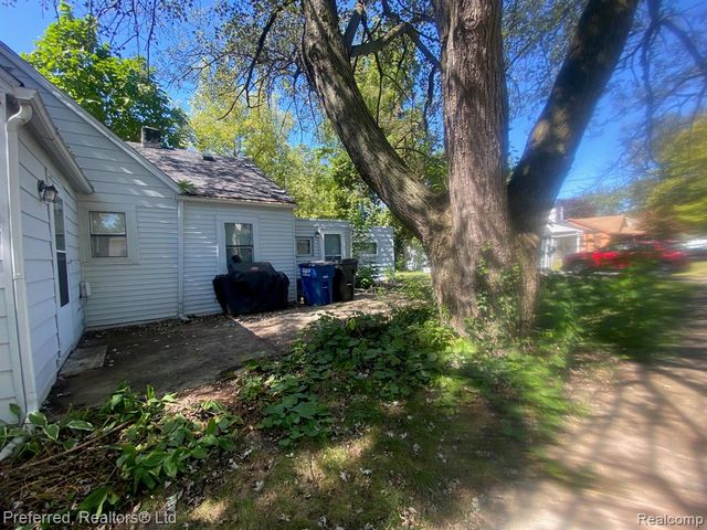 35706 Palmer Road, Westland, MI 48186