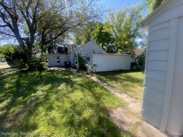 35706 Palmer Road, Westland, MI 48186