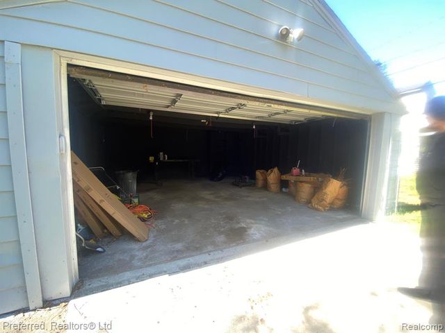 35706 Palmer Road, Westland, MI 48186