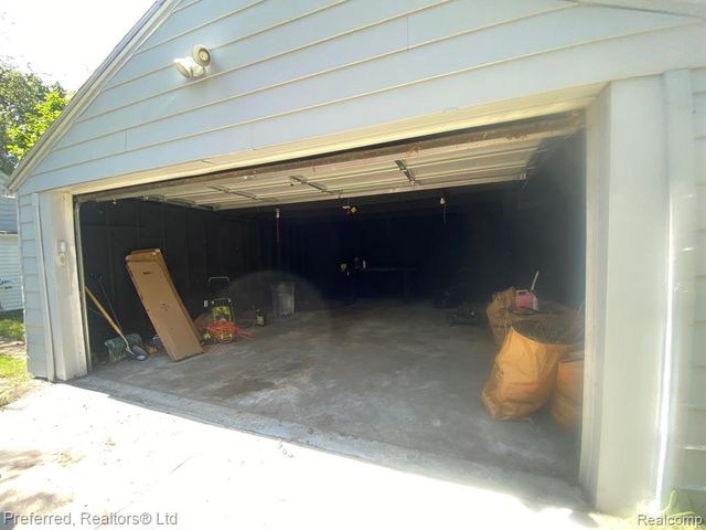 35706 Palmer Road, Westland, MI 48186