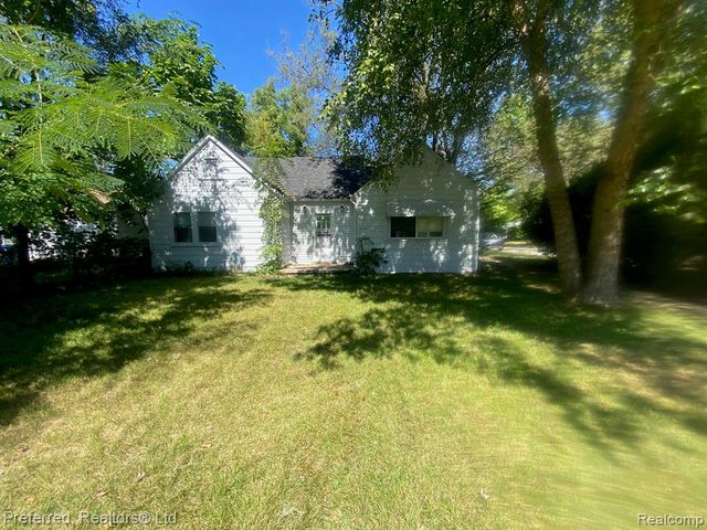 35706 Palmer Road, Westland, MI 48186