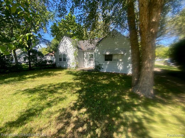 35706 Palmer Road, Westland, MI 48186