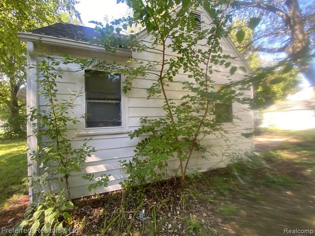 35706 Palmer Road, Westland, MI 48186