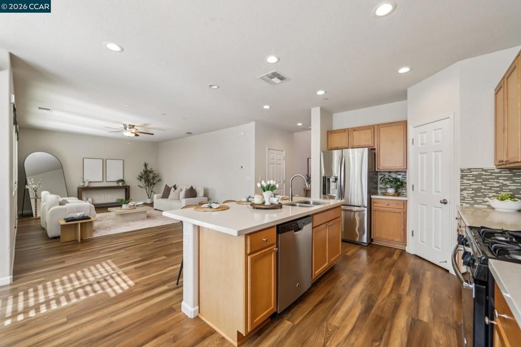 Image 12 of property listing at 251 Coolcrest Dr, Oakley, CA 94561