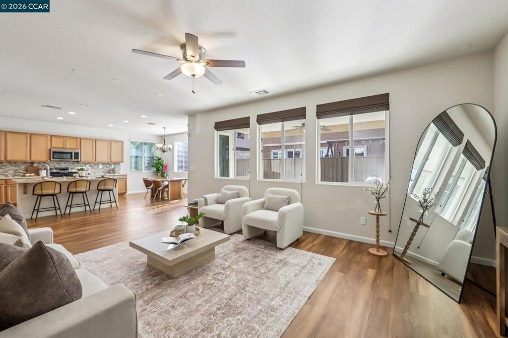 Image 7 of property listing at 251 Coolcrest Dr, Oakley, CA 94561