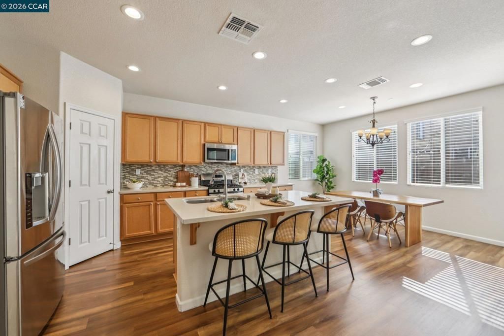 Image 9 of property listing at 251 Coolcrest Dr, Oakley, CA 94561