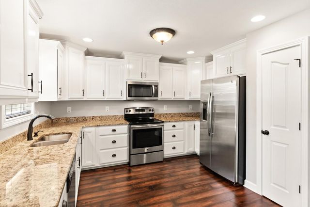 3635 Fox Tail Dr, Clarksville, TN 37040