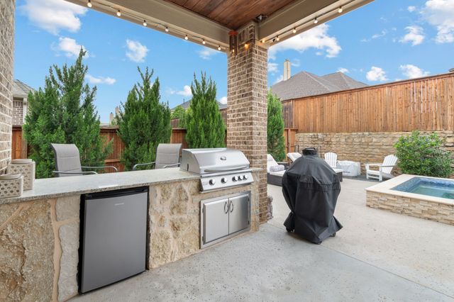 9409 Blackpine Court, Lantana, TX 76226