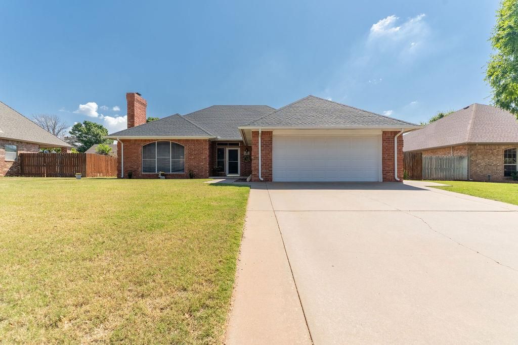 207 Westridge Drive, Clinton, OK 73601