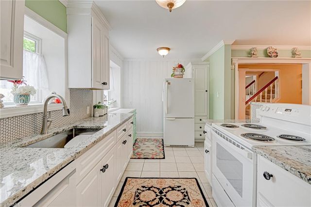 2304 Lyndhurst Avenue, Winston-salem, NC 27103