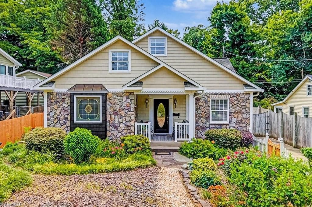 2304 Lyndhurst Avenue, Winston-salem, NC 27103