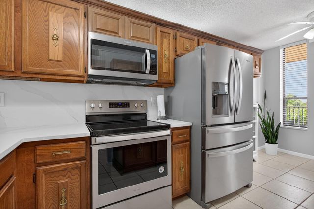 6239 Coral Lake Drive 403, Margate, FL 33063