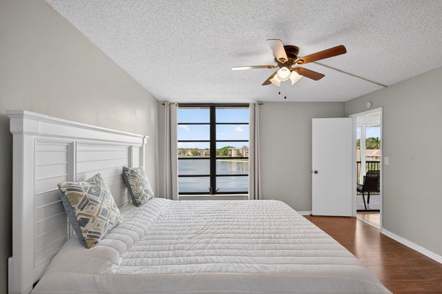 6239 Coral Lake Drive 403, Margate, FL 33063