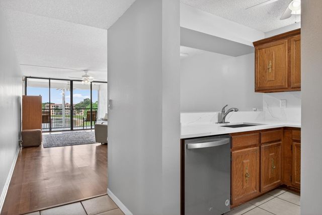 6239 Coral Lake Drive 403, Margate, FL 33063