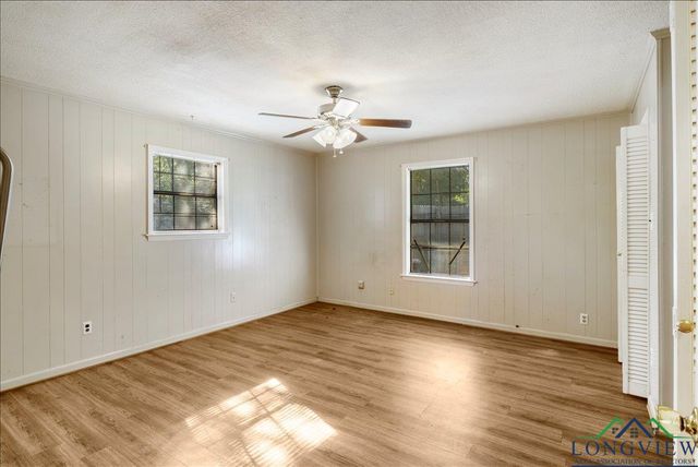 2814 Greenhills Drive, Kilgore, TX 75662