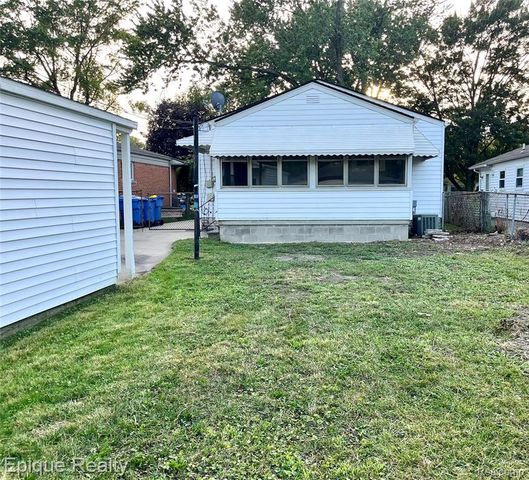 5627 Clippert Street, Dearborn Heights, MI 48125