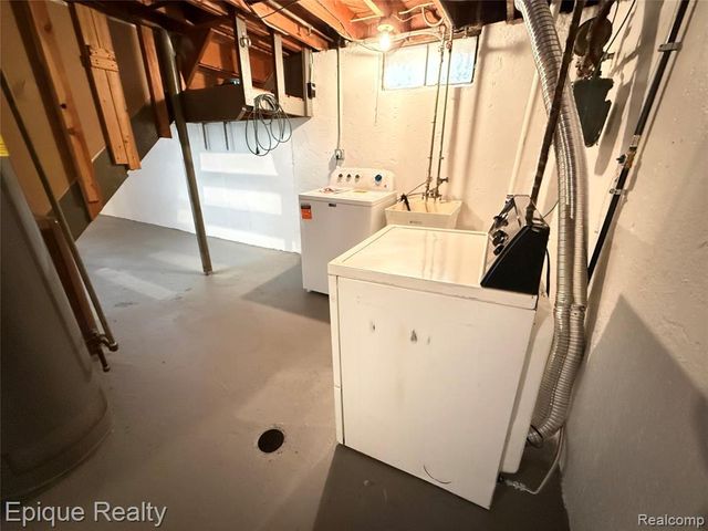 5627 Clippert Street, Dearborn Heights, MI 48125