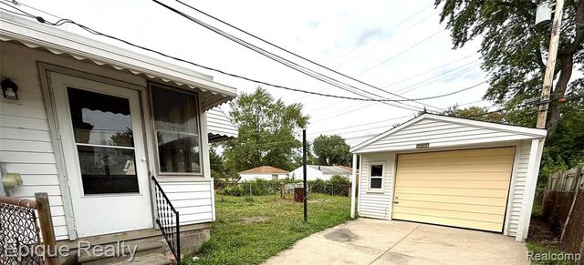 5627 Clippert Street, Dearborn Heights, MI 48125