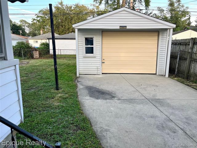 5627 Clippert Street, Dearborn Heights, MI 48125