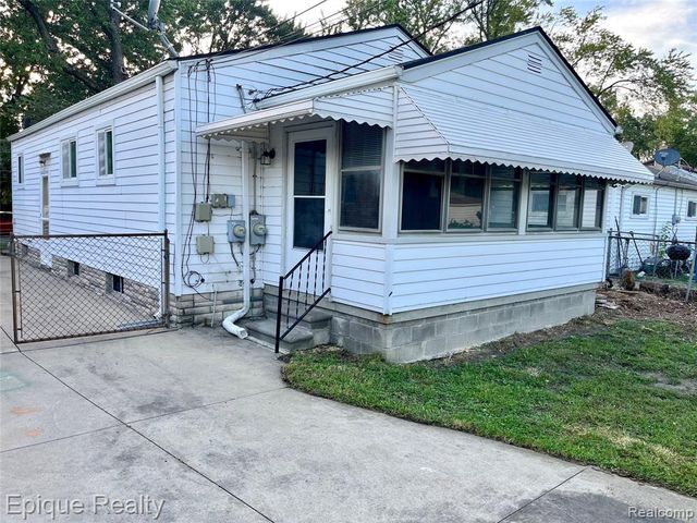 5627 Clippert Street, Dearborn Heights, MI 48125