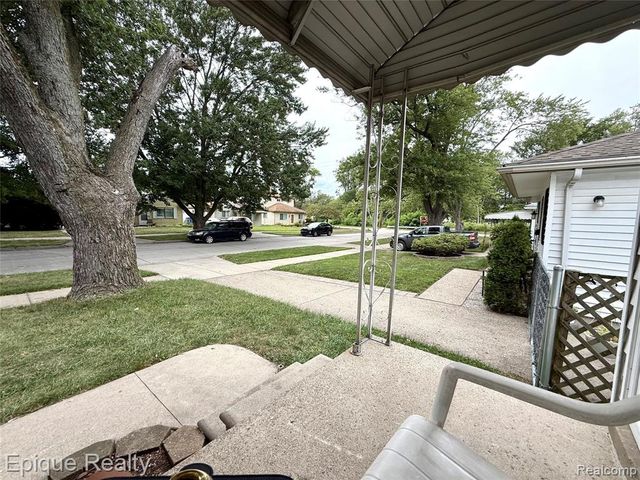 5627 Clippert Street, Dearborn Heights, MI 48125