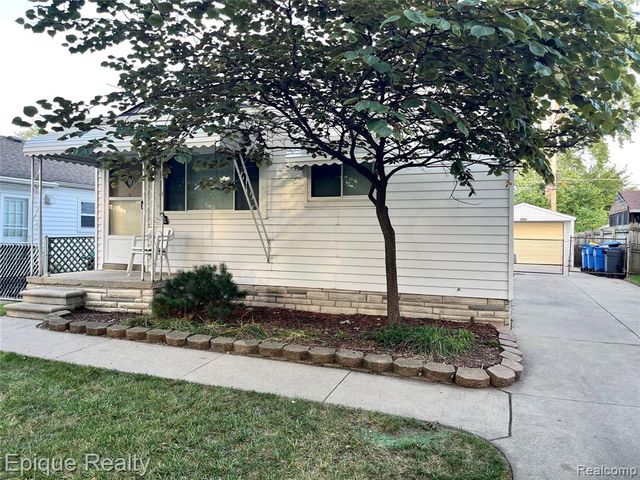 5627 Clippert Street, Dearborn Heights, MI 48125