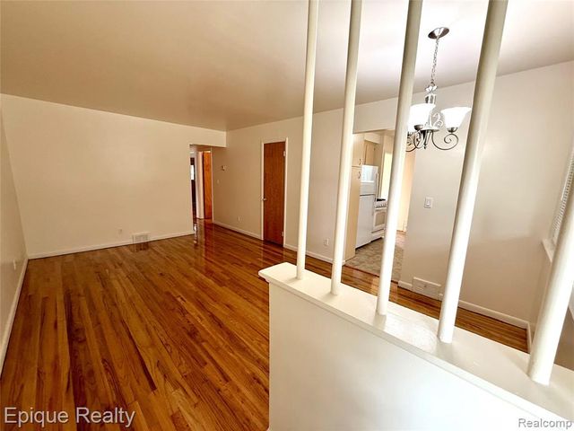 5627 Clippert Street, Dearborn Heights, MI 48125