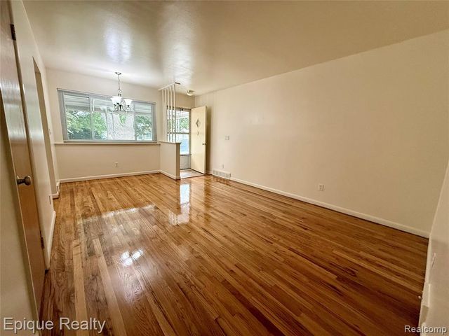 5627 Clippert Street, Dearborn Heights, MI 48125