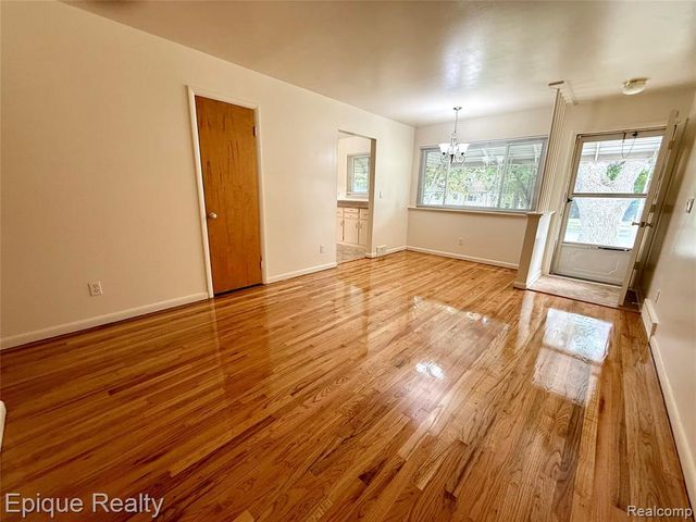5627 Clippert Street, Dearborn Heights, MI 48125
