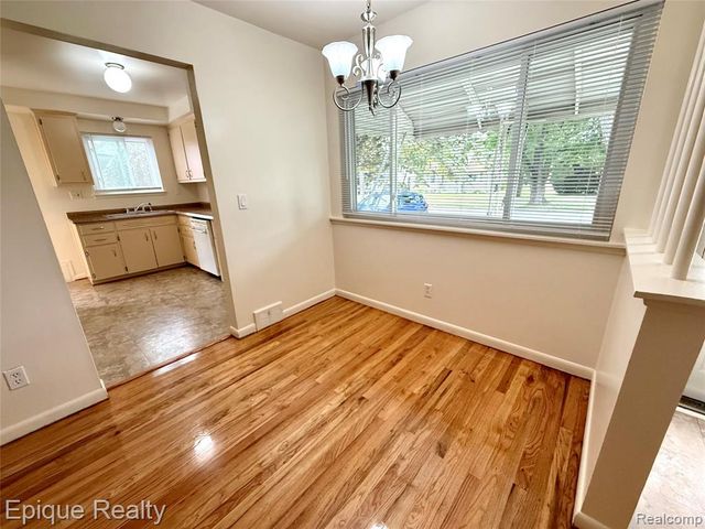 5627 Clippert Street, Dearborn Heights, MI 48125