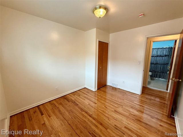5627 Clippert Street, Dearborn Heights, MI 48125
