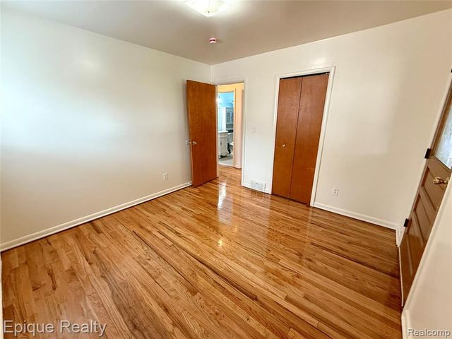 5627 Clippert Street, Dearborn Heights, MI 48125
