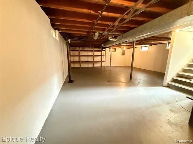 5627 Clippert Street, Dearborn Heights, MI 48125