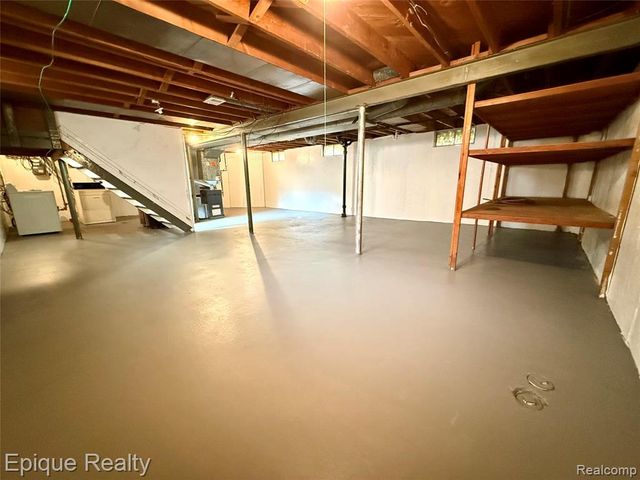 5627 Clippert Street, Dearborn Heights, MI 48125