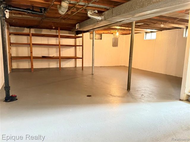 5627 Clippert Street, Dearborn Heights, MI 48125