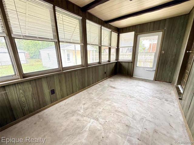 5627 Clippert Street, Dearborn Heights, MI 48125