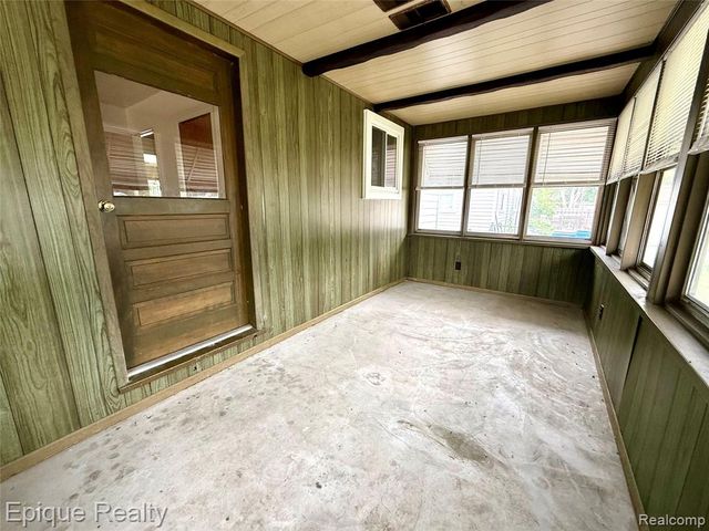 5627 Clippert Street, Dearborn Heights, MI 48125