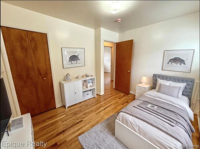 5627 Clippert Street, Dearborn Heights, MI 48125