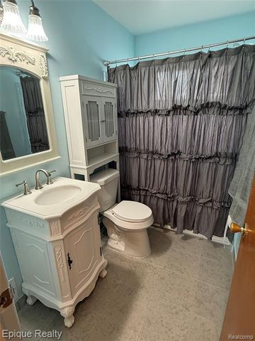 5627 Clippert Street, Dearborn Heights, MI 48125